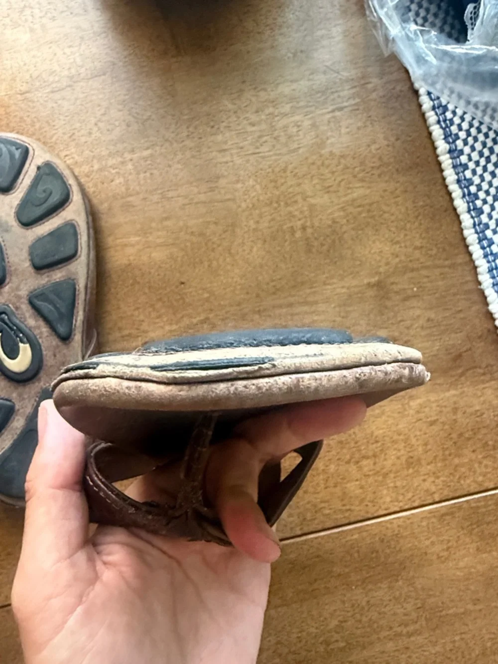 OluKai Haipo Men's Brown Leather Flip-Flop Sandals